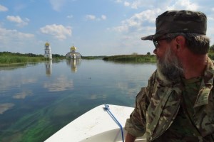 Речная прогулка по Днепру к затопленной церкви села Гусинцы